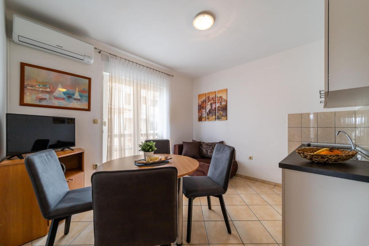 Apartmani Devcic Palit Eksteriør bilde