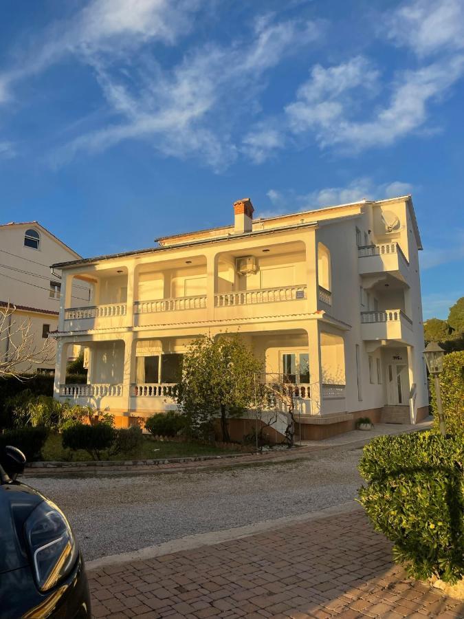 Apartmani Devcic Palit Eksteriør bilde